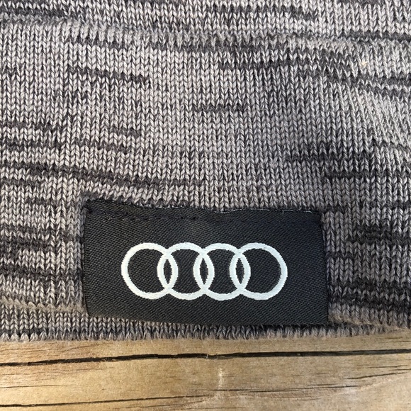 SOLD Ombré Black and Grey Audi V-neck Sweater NWOT - Picture 2 of 4